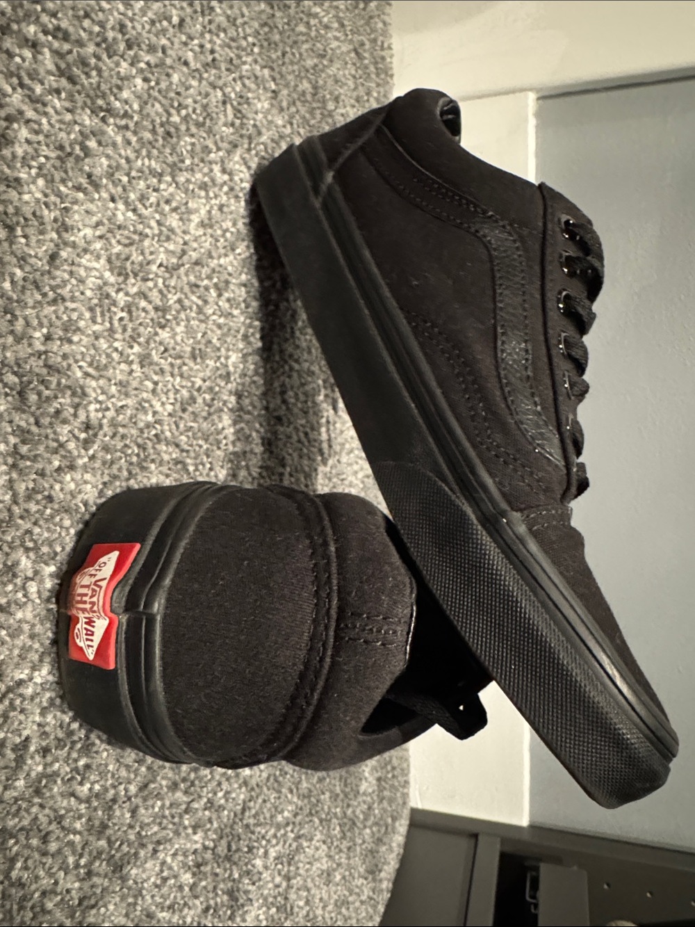 Vans Men’s 6.5 / OR Women’s 8. Black Canvas Low-Top Skate Sneakers